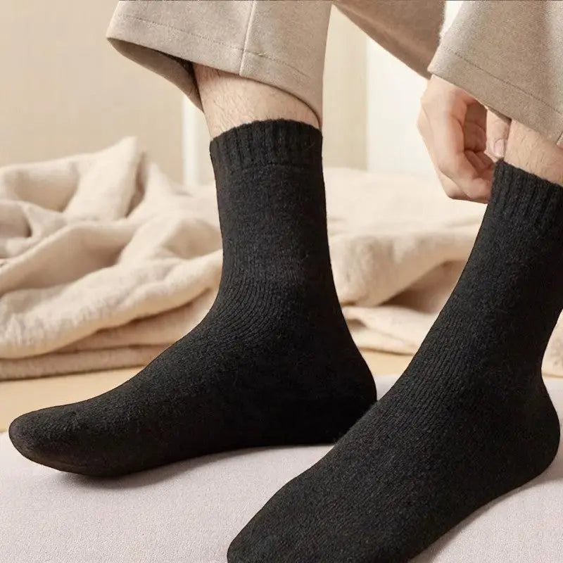 Chaussettes noires d'hiver pour homme avec maille épaisse et chaude.