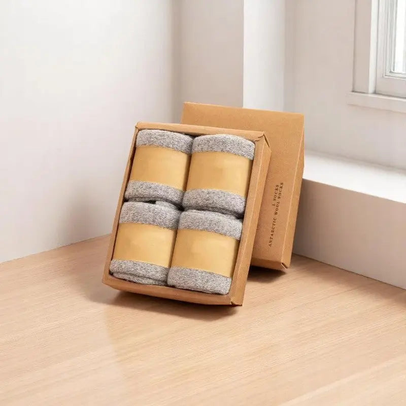 Ensemble de chaussettes grises chaudes pour homme en boîte cadeau.