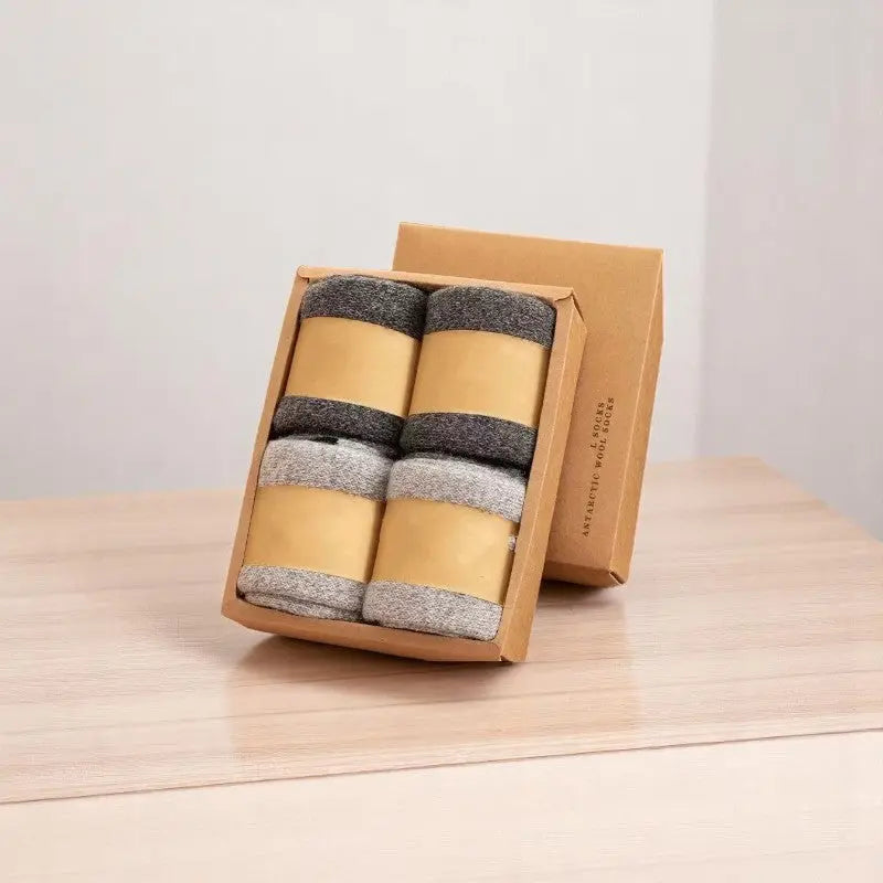 Ensemble mixte de chaussettes chaudes pour homme dans une boîte cadeau.