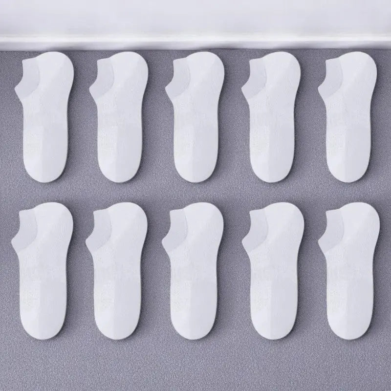 Lot de chaussettes blanches anti transpiration pour femme, alliant sobriété et efficacité respirante.
