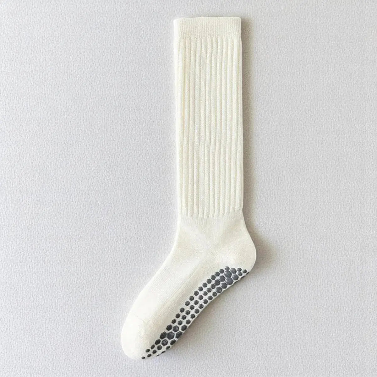 Chaussette antidérapante blanche femme haute avec semelle grip, idéale pour le yoga ou la maison.