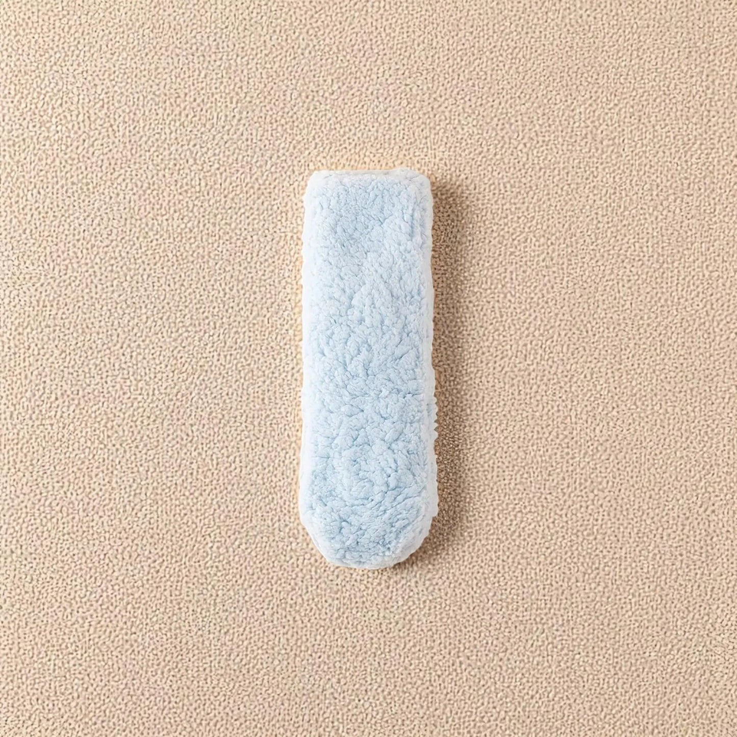 Chaussettes chaussons bleu ciel avec doublure intérieure douce.