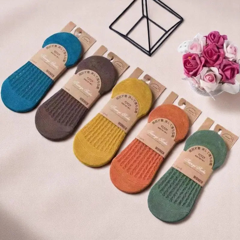 Chaussettes invisibles femme en plusieurs couleurs tendance : bleu, brun, moutarde, orange et vert.