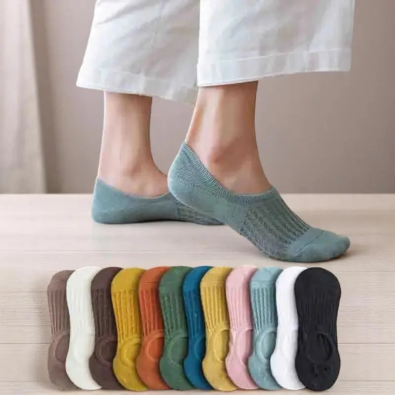 Chaussette invisible femme vert d’eau avec semelle antidérapante, confort optimal et style discret.