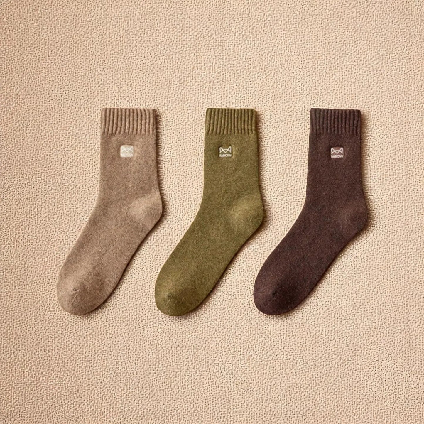 Lot de chaussettes cachemire homme dans des teintes kaki et marron.