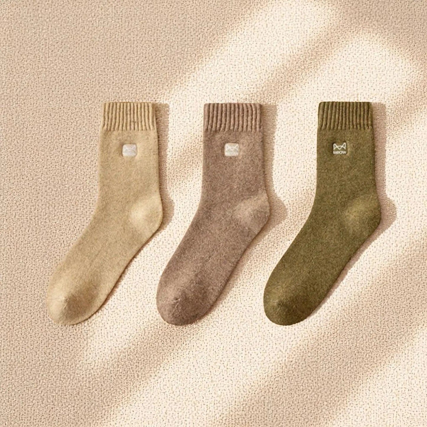 Chaussettes cachemire pour homme avec des tons chauds naturels.