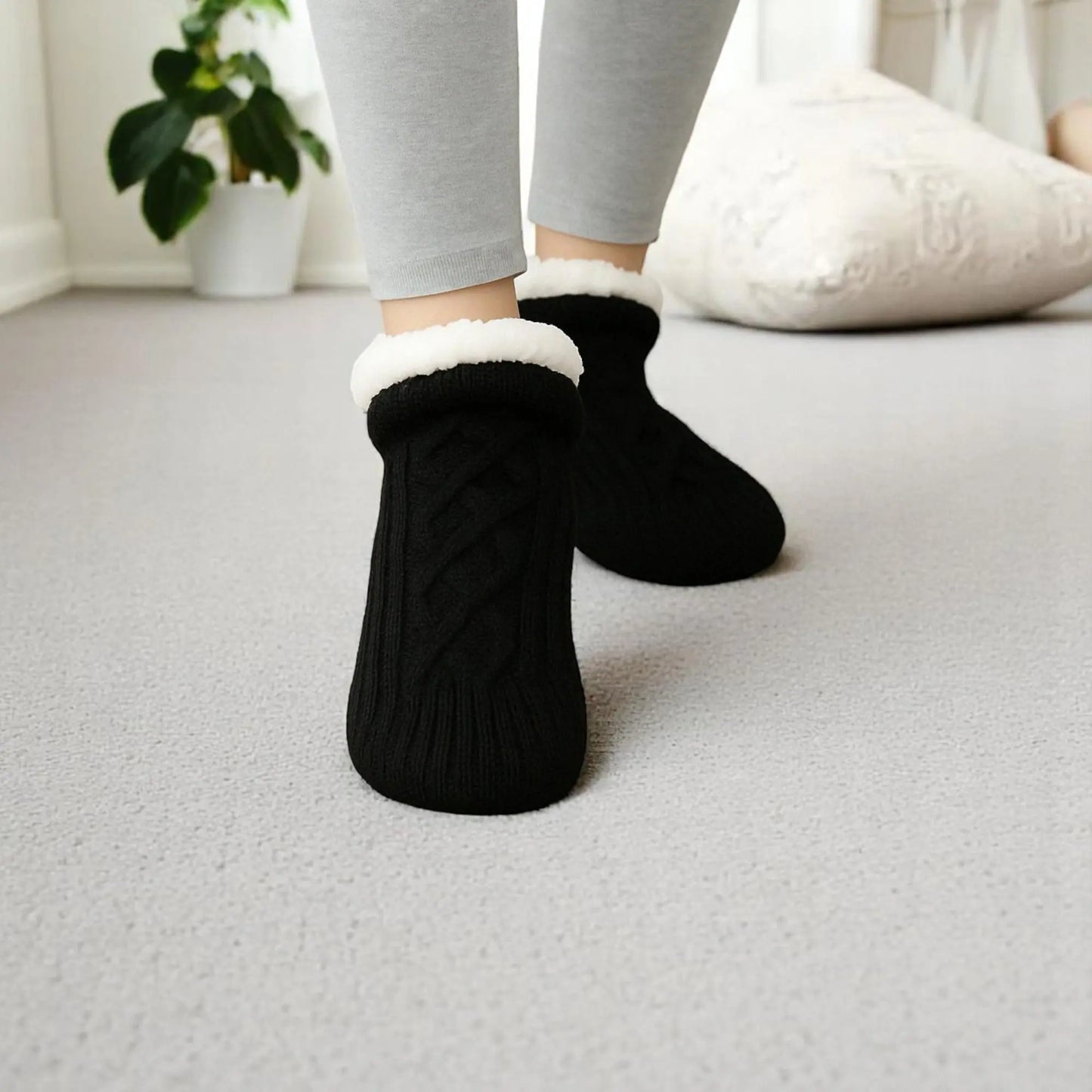 Chaussettes chausson noires pour homme, idéales pour les soirées cocooning.