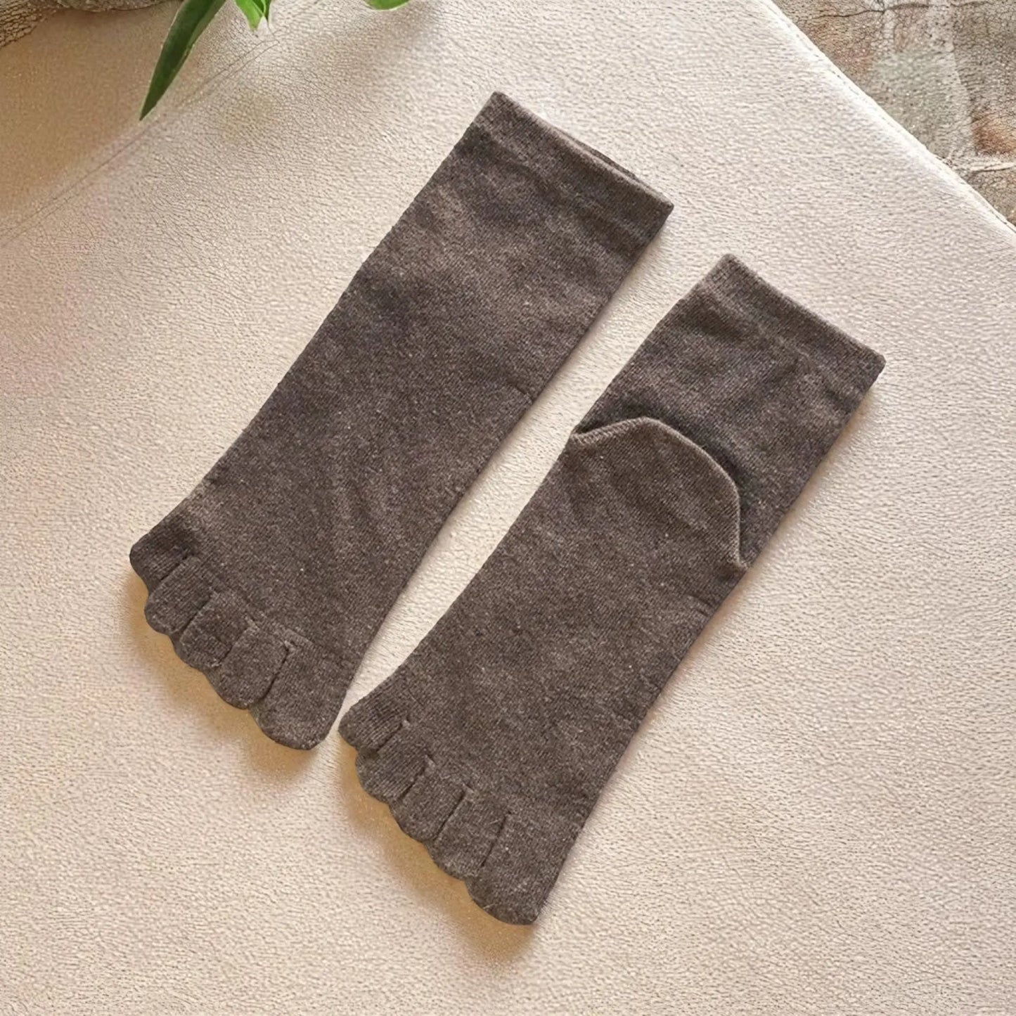 Chaussettes marron à doigts séparés pour homme – idéale pour garder chaque orteil au chaud.