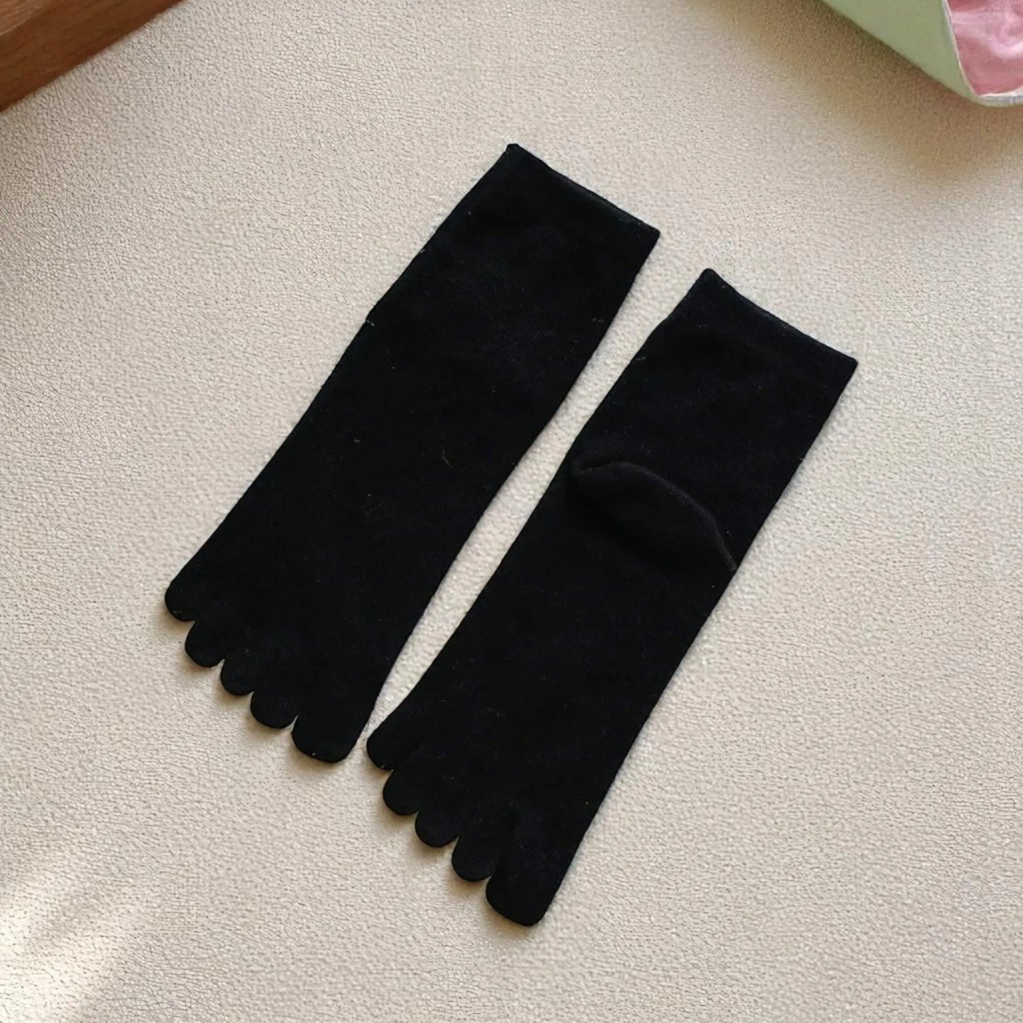 Chaussettes noires à 5 doigts pour homme – élégantes, respirantes et parfaites au quotidien.