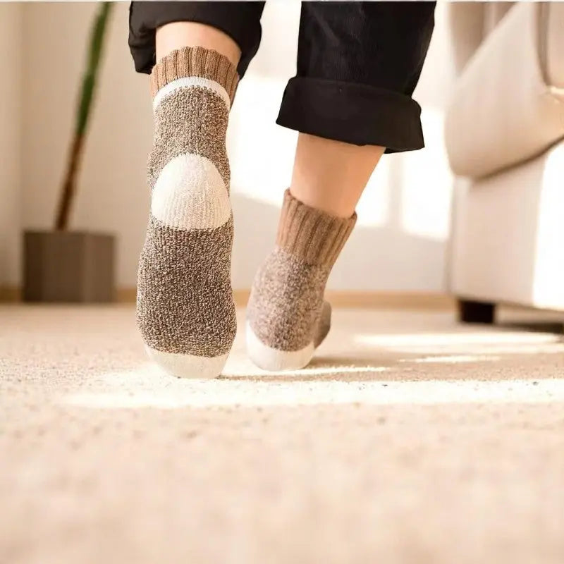 Chaussettes pour hiver chaudes beige et blanc.