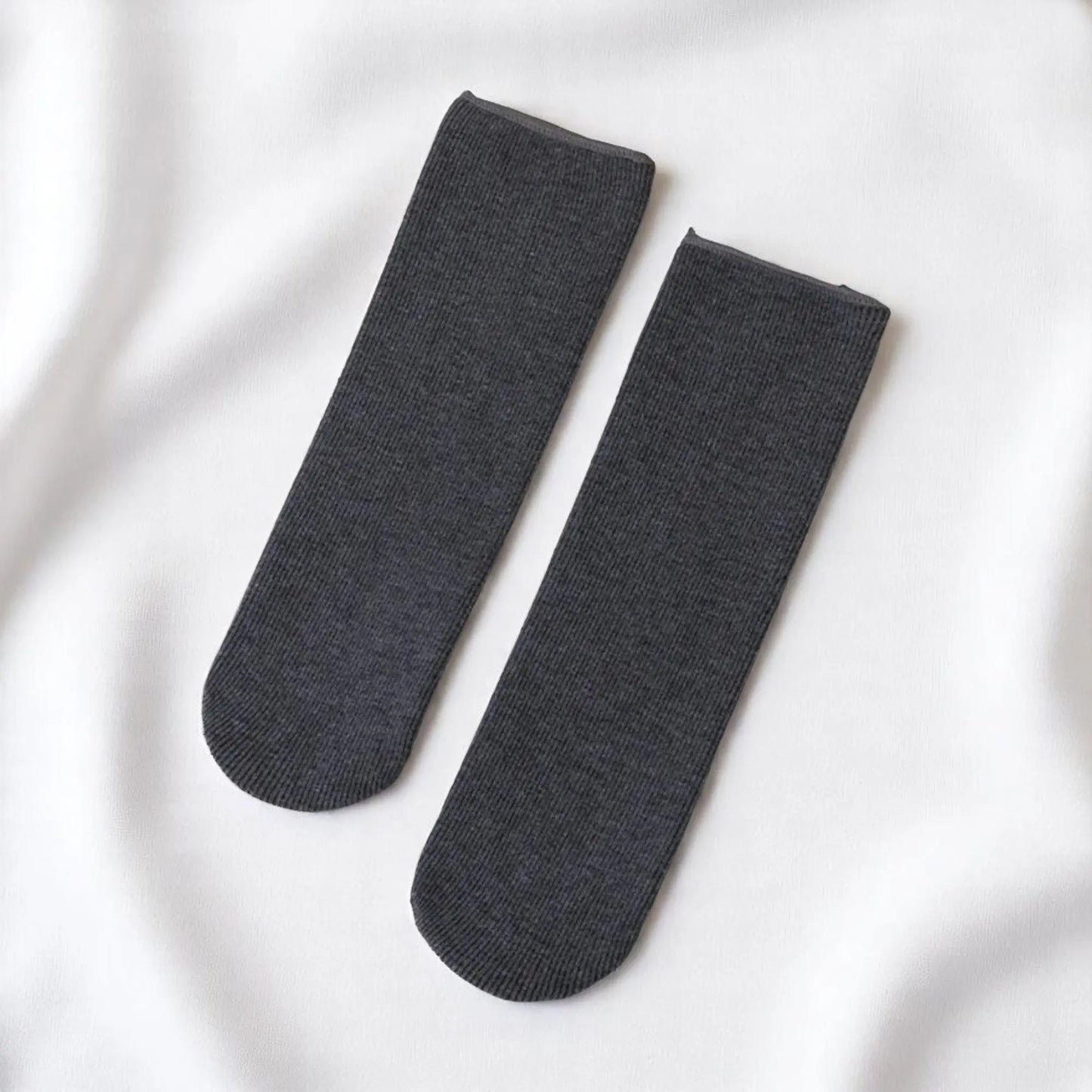 Chaussettes homme gris foncé, modèle hiver en maille dense.