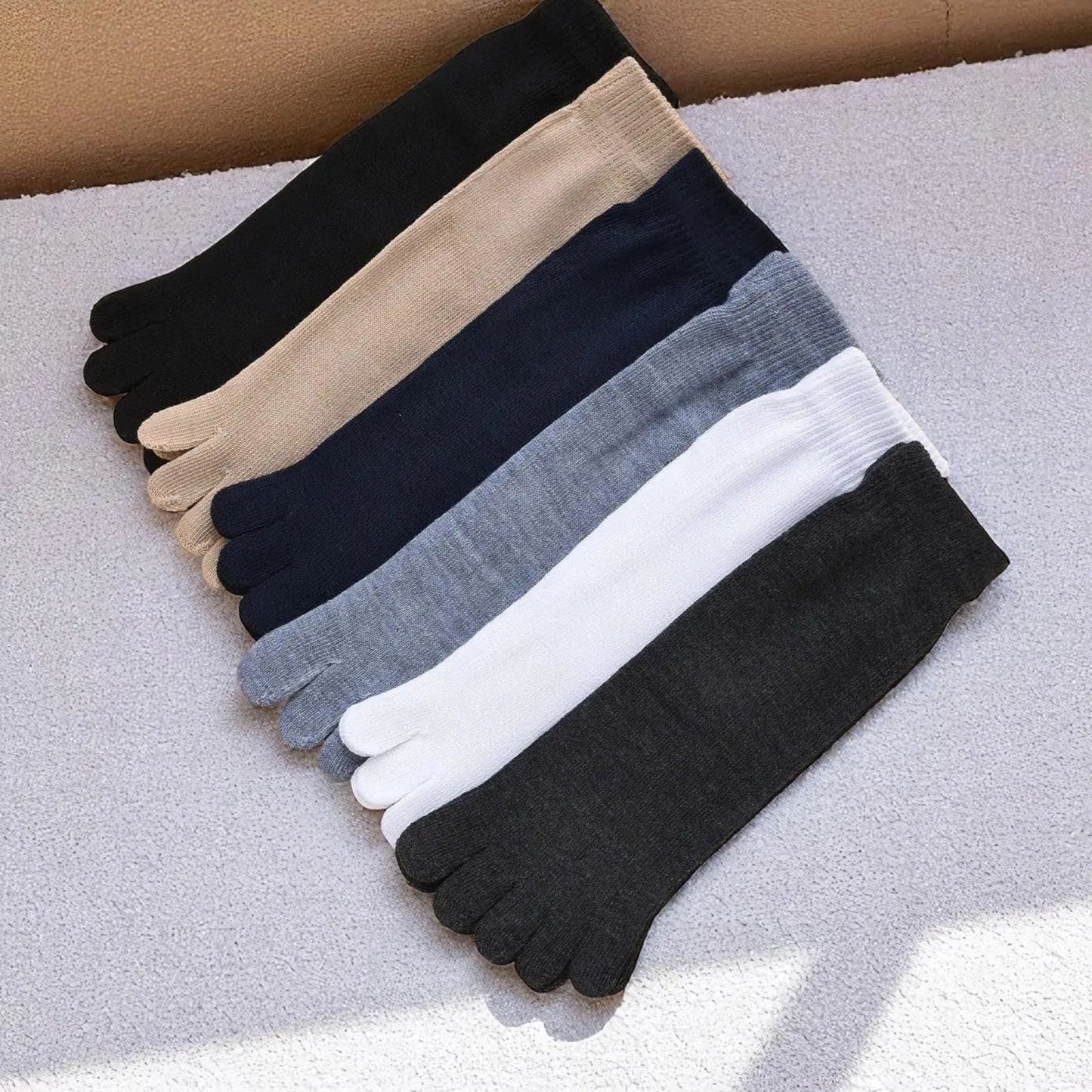 Lot de chaussettes à 5 doigts pour homme – design sobre, idéal pour la marche pieds nus ou les chaussures minimalistes.