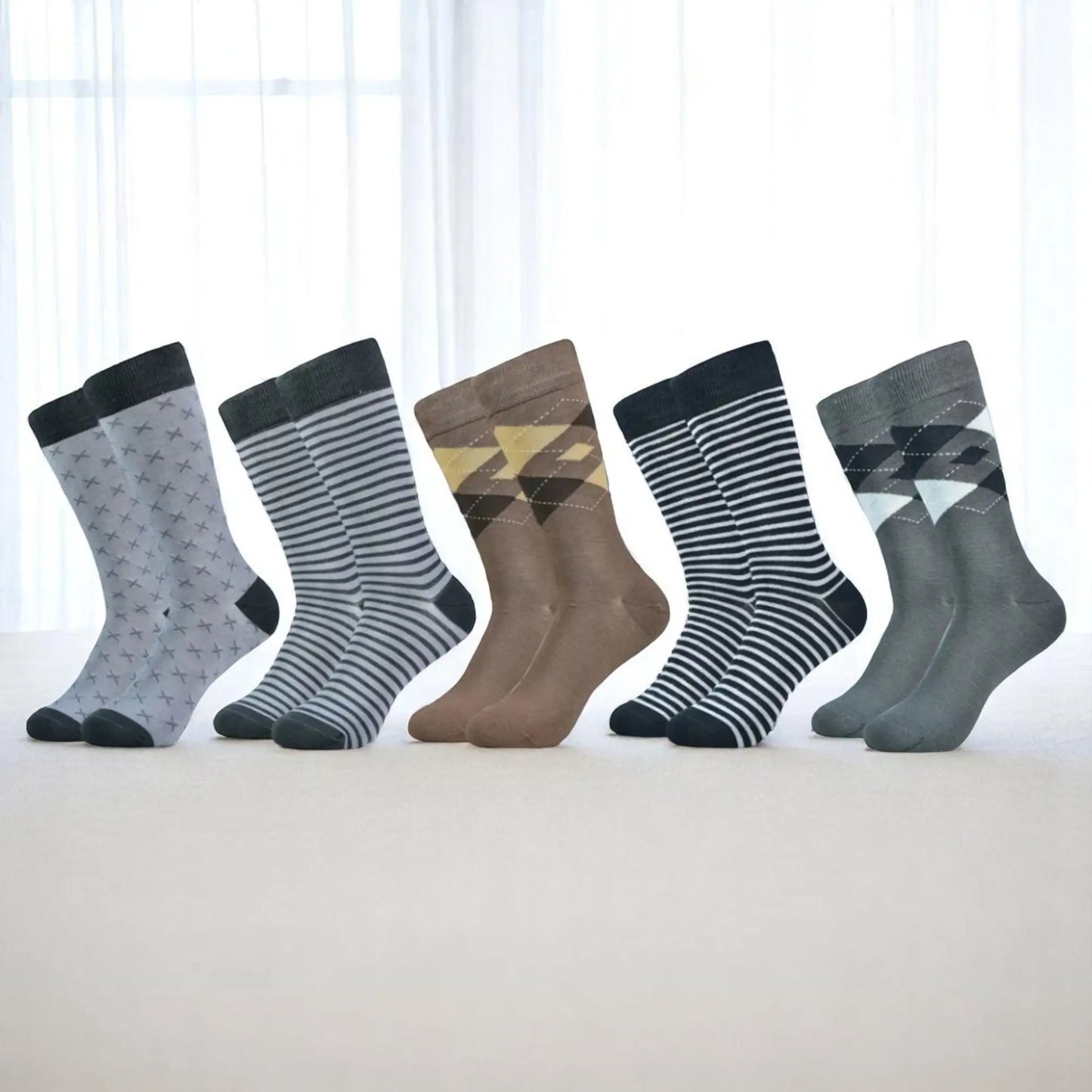 Chaussettes pour homme à motifs géométriques dans des teintes douces et variées.