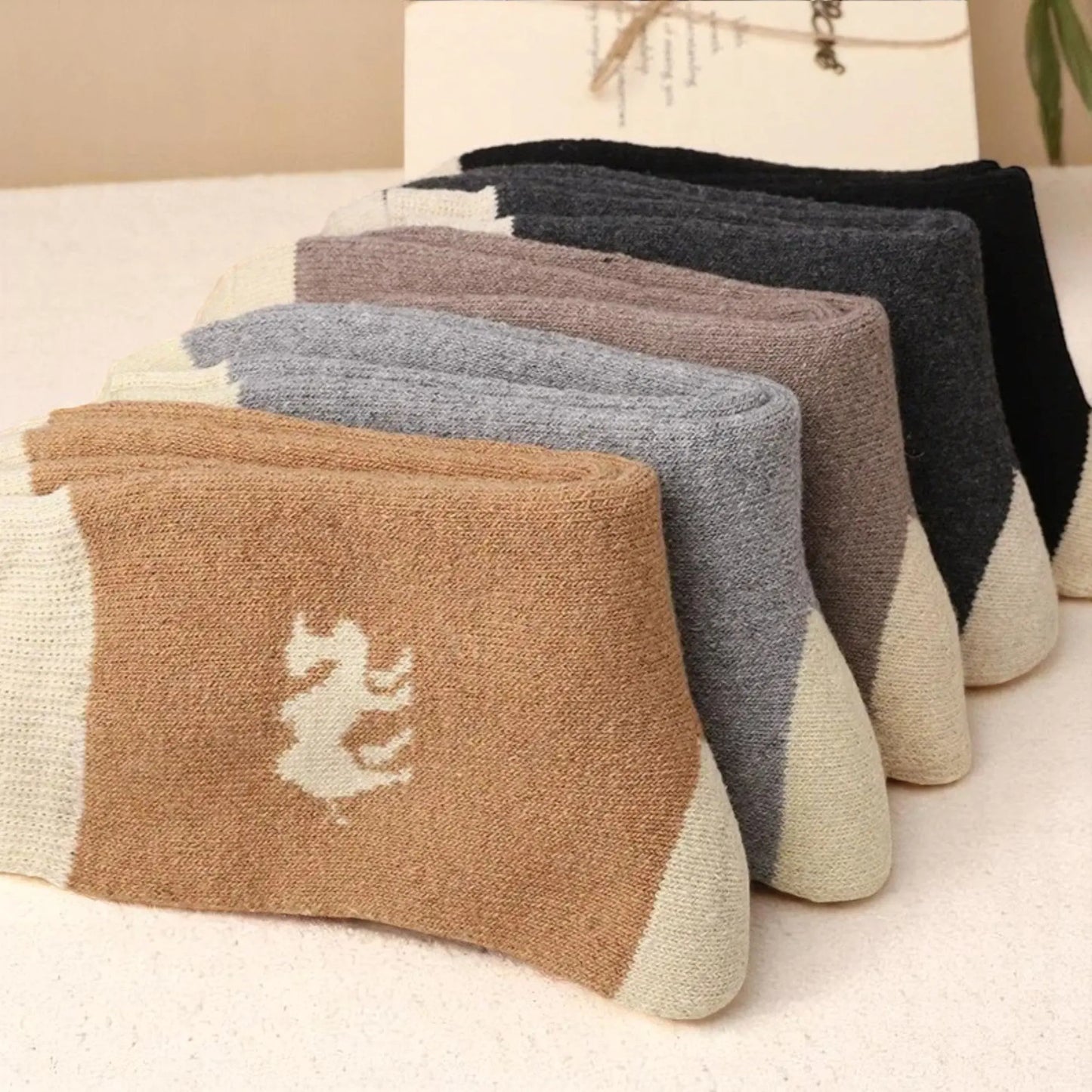 Lot de chaussettes en laine épaisses pour homme, parfaites pour garder les pieds au chaud en hiver.