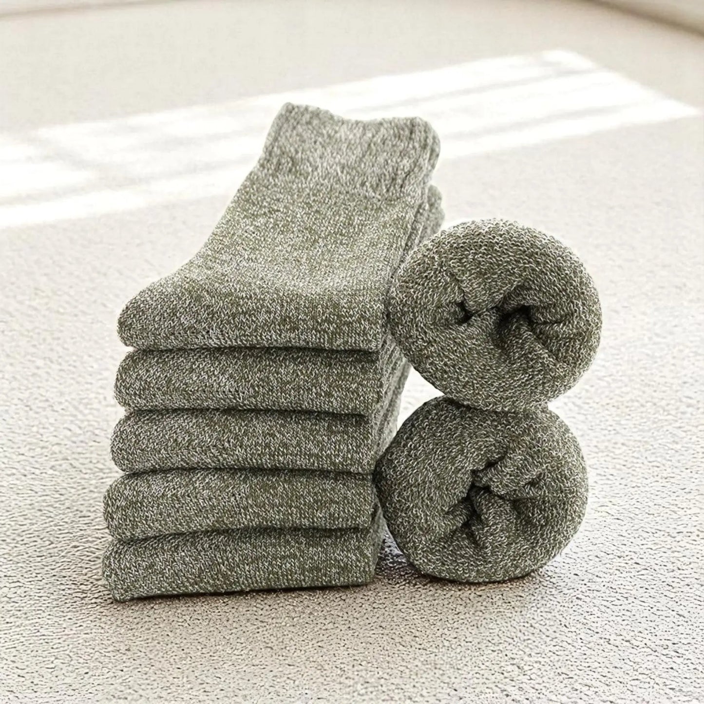Lot de chaussettes en laine vertes pour homme confort et chaleur.