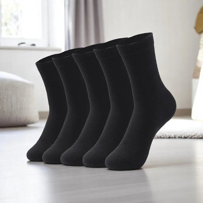 Lot de chaussettes noires classiques pour femme, conçues pour rester fraîches toute la journée.