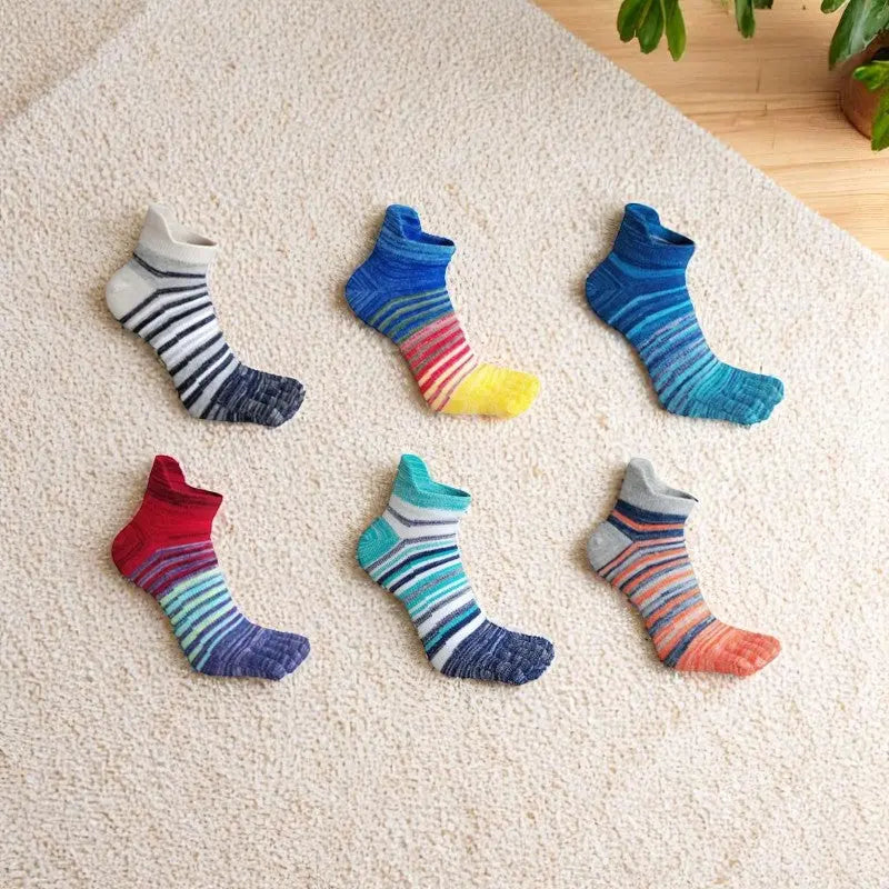 Chaussettes basses à doigts multicolores en coton.