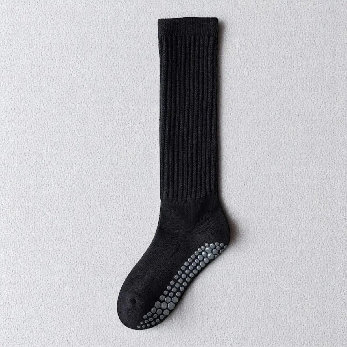 Chaussette noire antidérapante femme, version haute pour la sécurité sur sols glissants.