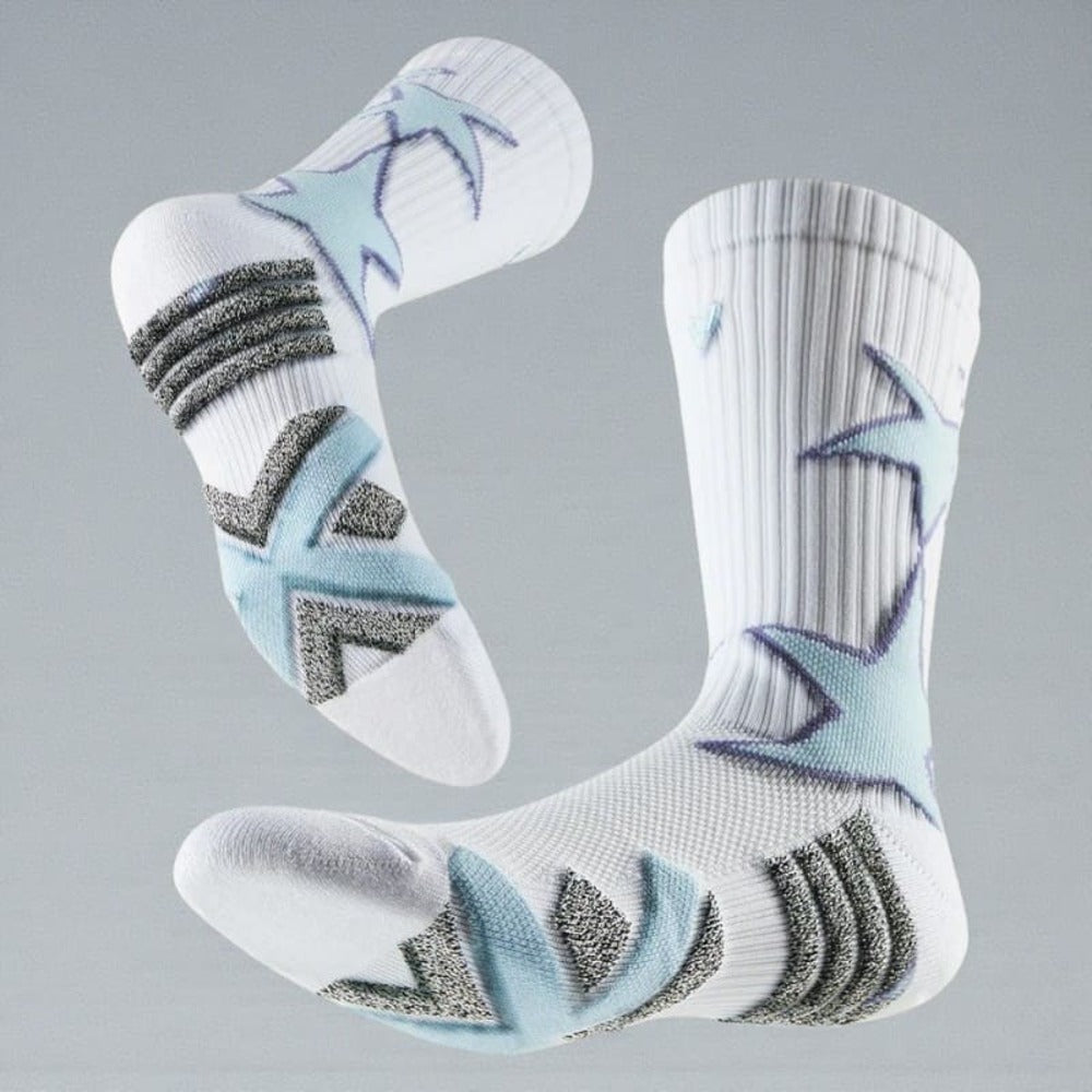 Chaussette basketball blanche et bleu clair avec renfort de cheville.