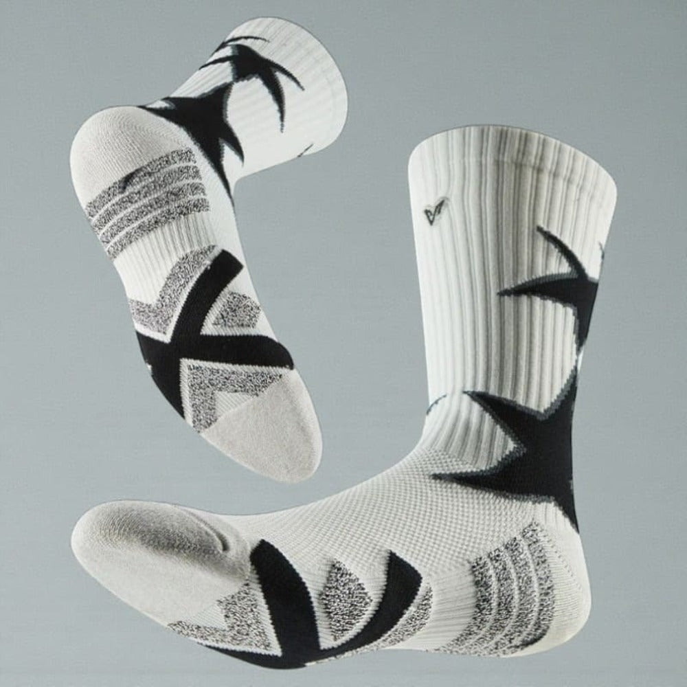 Chaussette basketball blanche et noire avec maintien et zones épaissies.