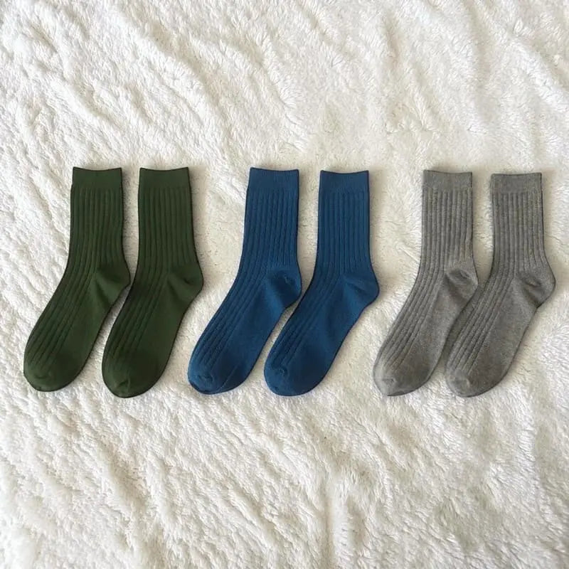 Chaussettes coton homme en vert bleu et gris avec un style naturel et confortable.