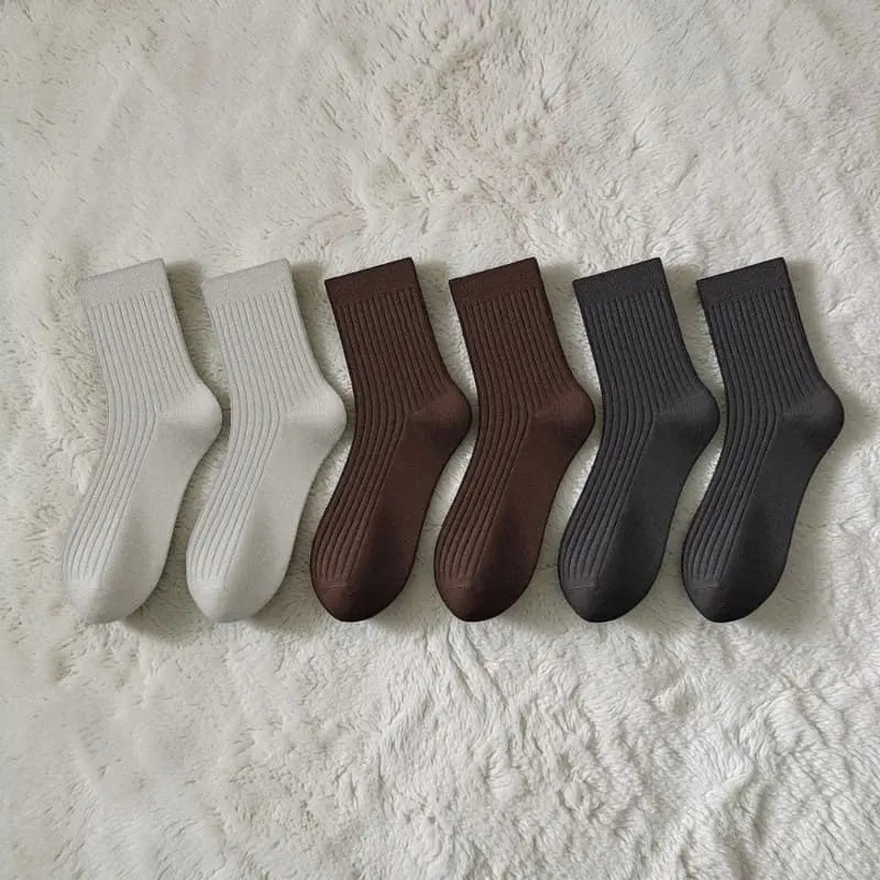 Chaussettes coton homme en couleurs neutres blanc marron et gris pour un style sobre.