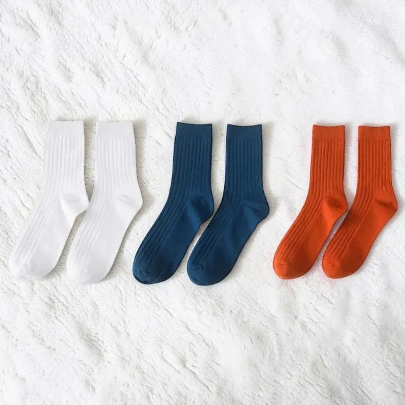 Chaussettes coton homme en plusieurs couleurs modernes avec texture douce et respirante.