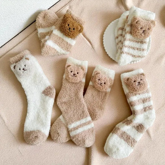 Ensemble de chaussettes pilou pilou pour femme avec têtes d’oursons brodées et textures ultra douces.