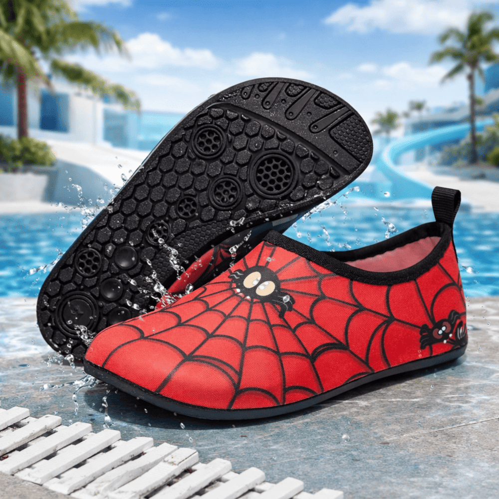 Chaussette piscine enfant antidérapante rouge à motif araignée, parfaite pour la piscine et les jeux d’eau.