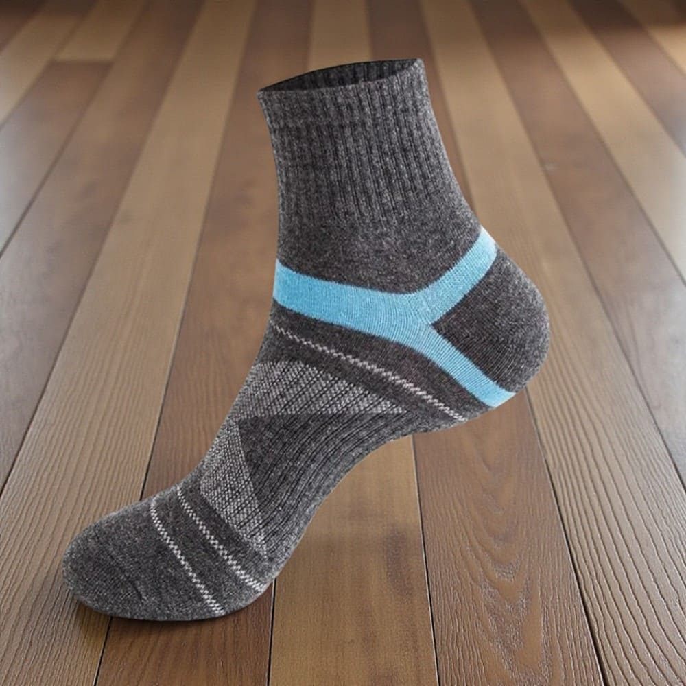 chaussette randonnée gris foncé bleu, chaussette chaude et renforcée pour terrains difficiles.