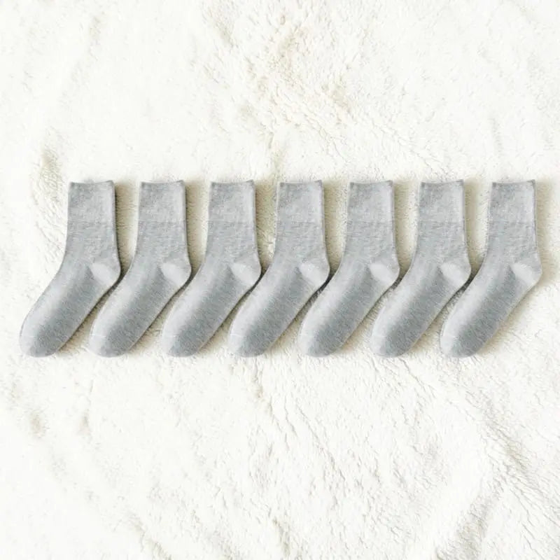 Lot de chaussettes anti transpiration homme grises pour un usage quotidien.