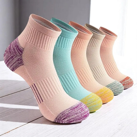 Lot de chaussettes femme pastel respirantes en maille légère, idéales pour limiter la transpiration des pieds.