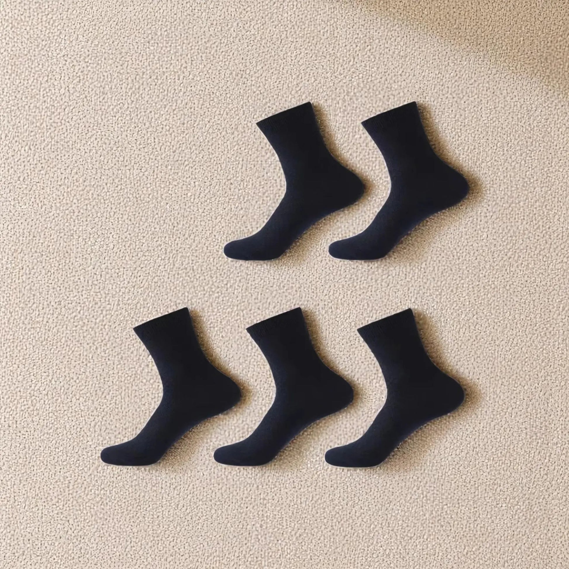 Lot de chaussettes en bambou bleu marine unies au style épuré.