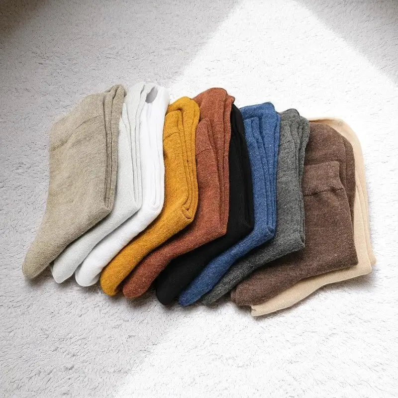 Chaussettes en bambou femme pliées, gamme naturelle et élégante.