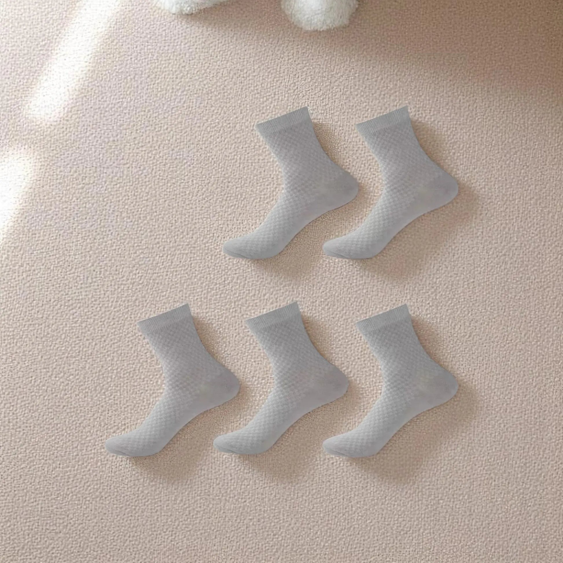 Chaussettes en bambou grises pour homme, idéales au quotidien.