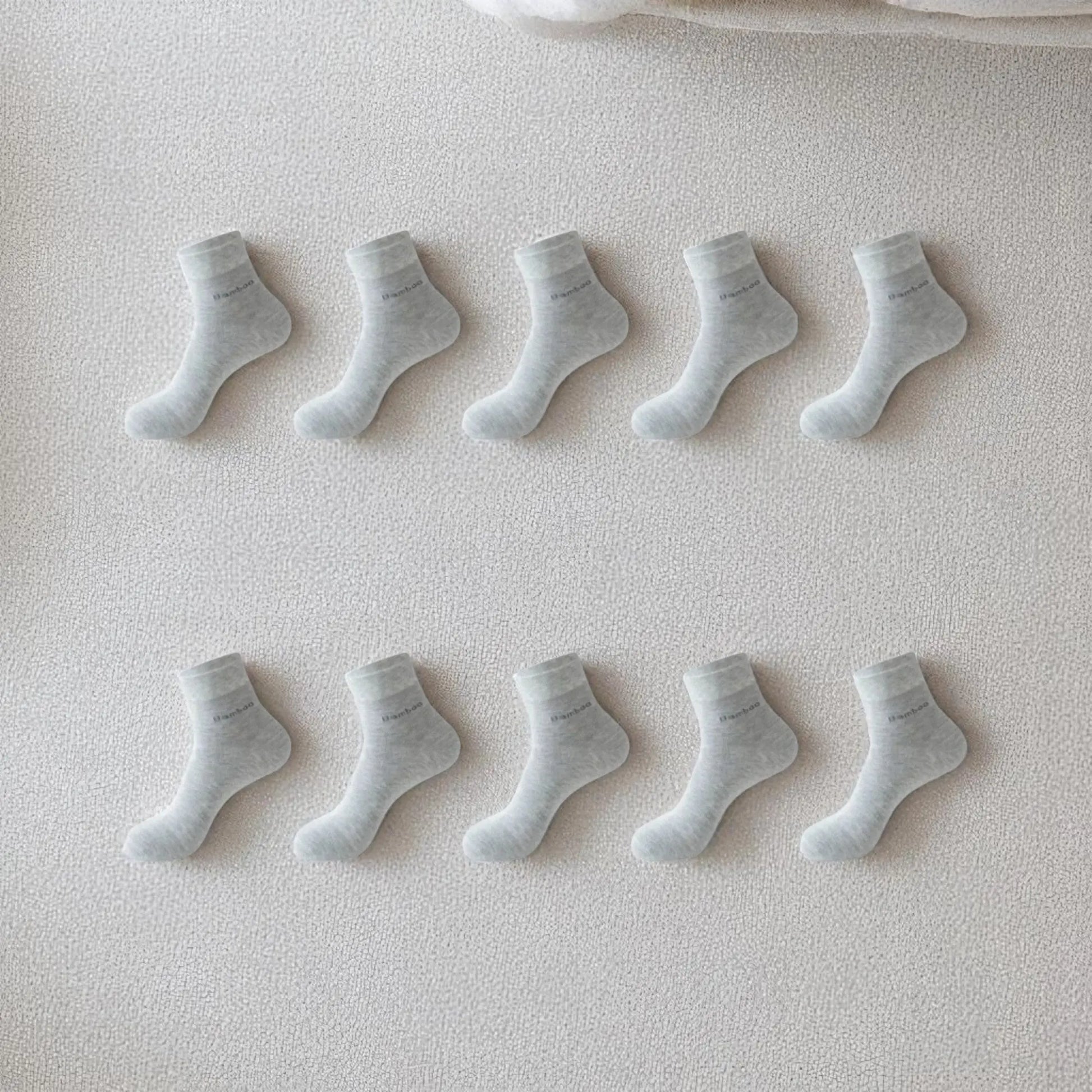 Ensemble chaussettes en bambou gris clair pour homme confort au quotidien.