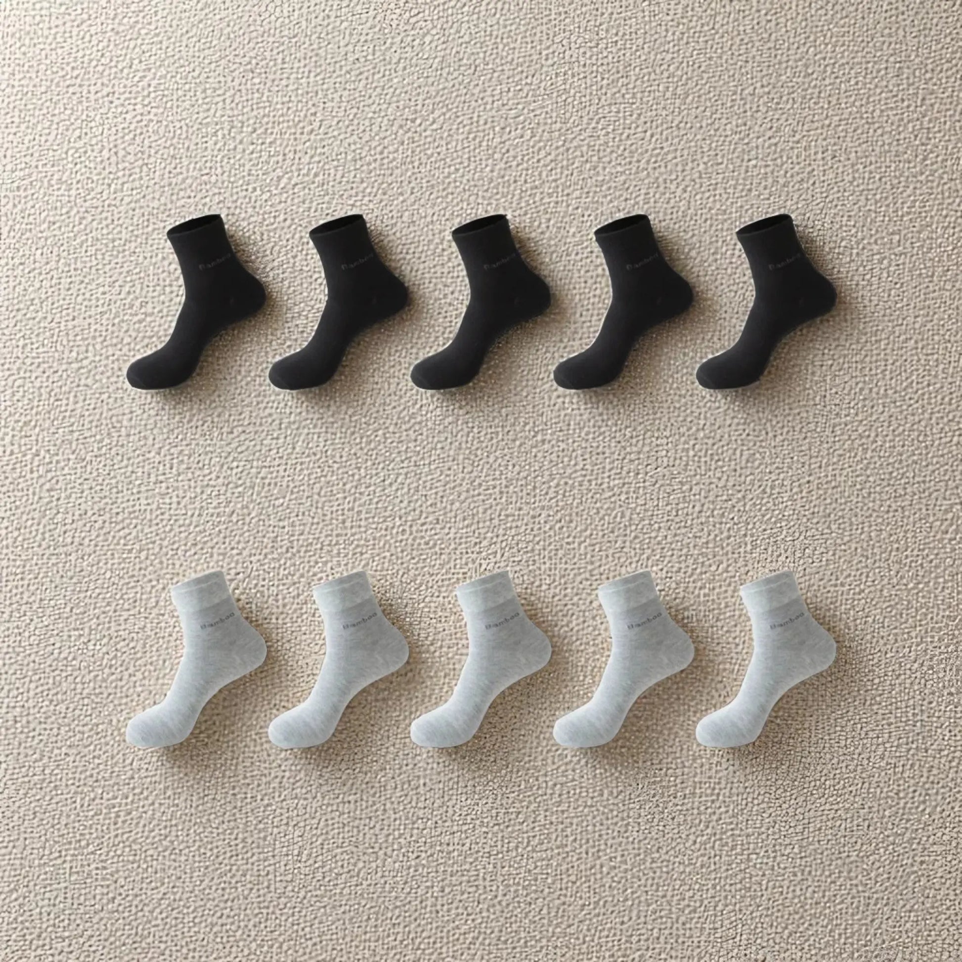 Lot de chaussettes bambou pour homme noir et gris clair respirantes et douces.