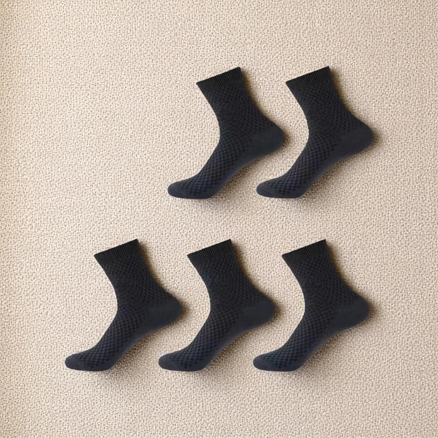 Lot de chaussettes en bambou noires unies au style épuré.