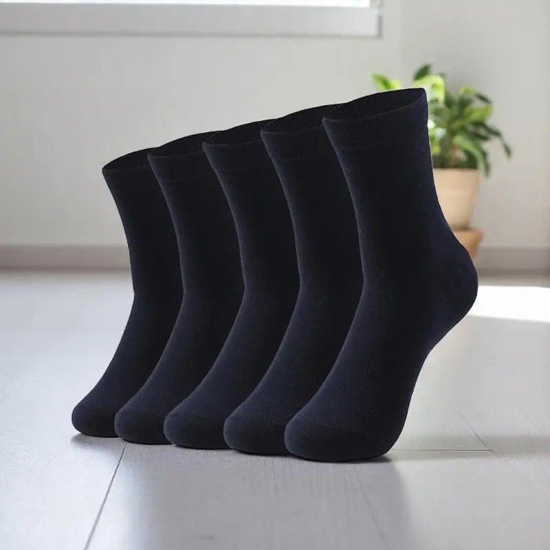 Chaussettes femme bleu marine anti-transpiration, parfaites pour les journées actives.