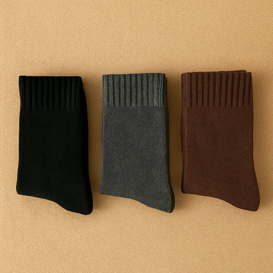 Lot de 3 paires de chaussettes en cachemire homme noir, gris et marron.