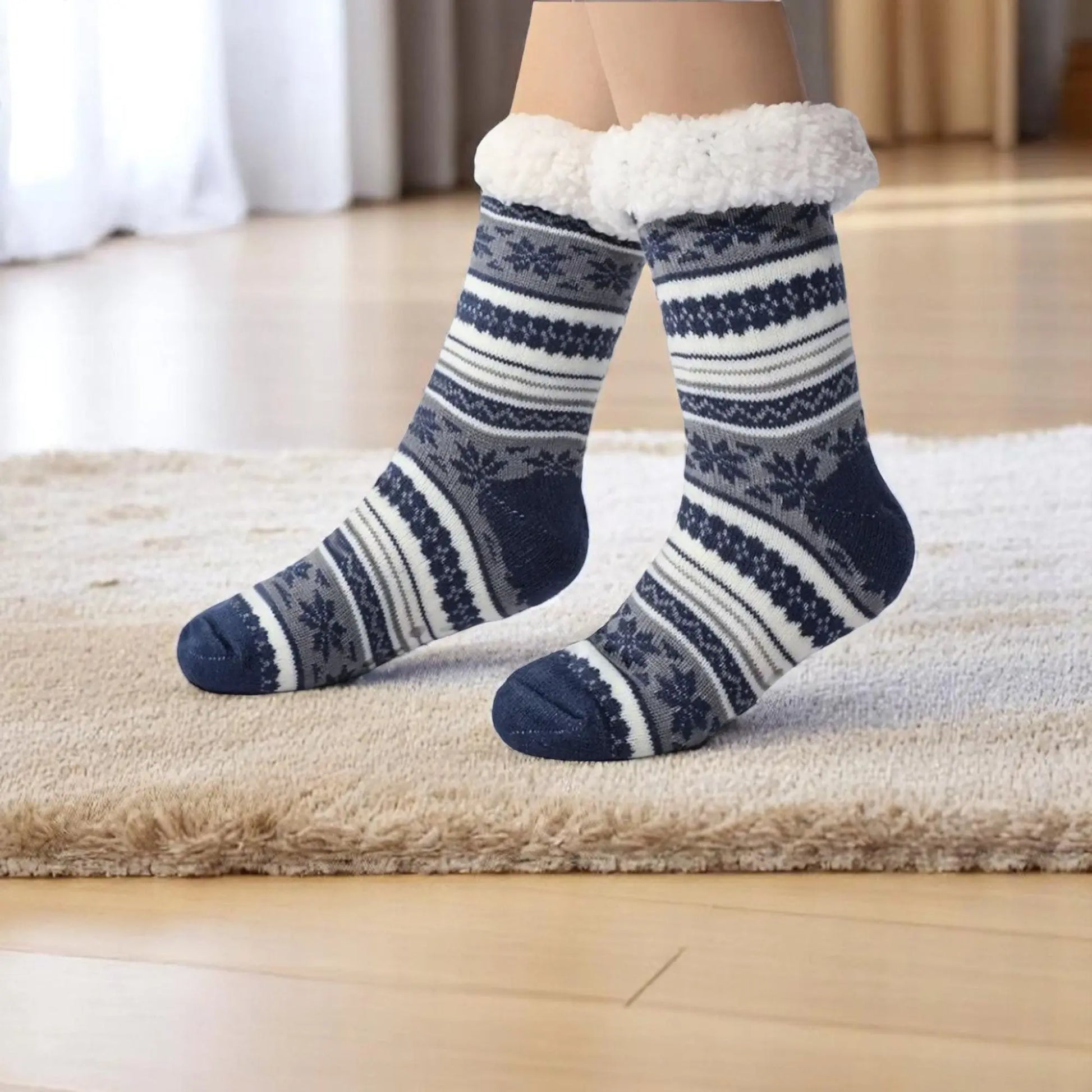 Chaussettes chausson homme en laine bleue avec flocons de neige.