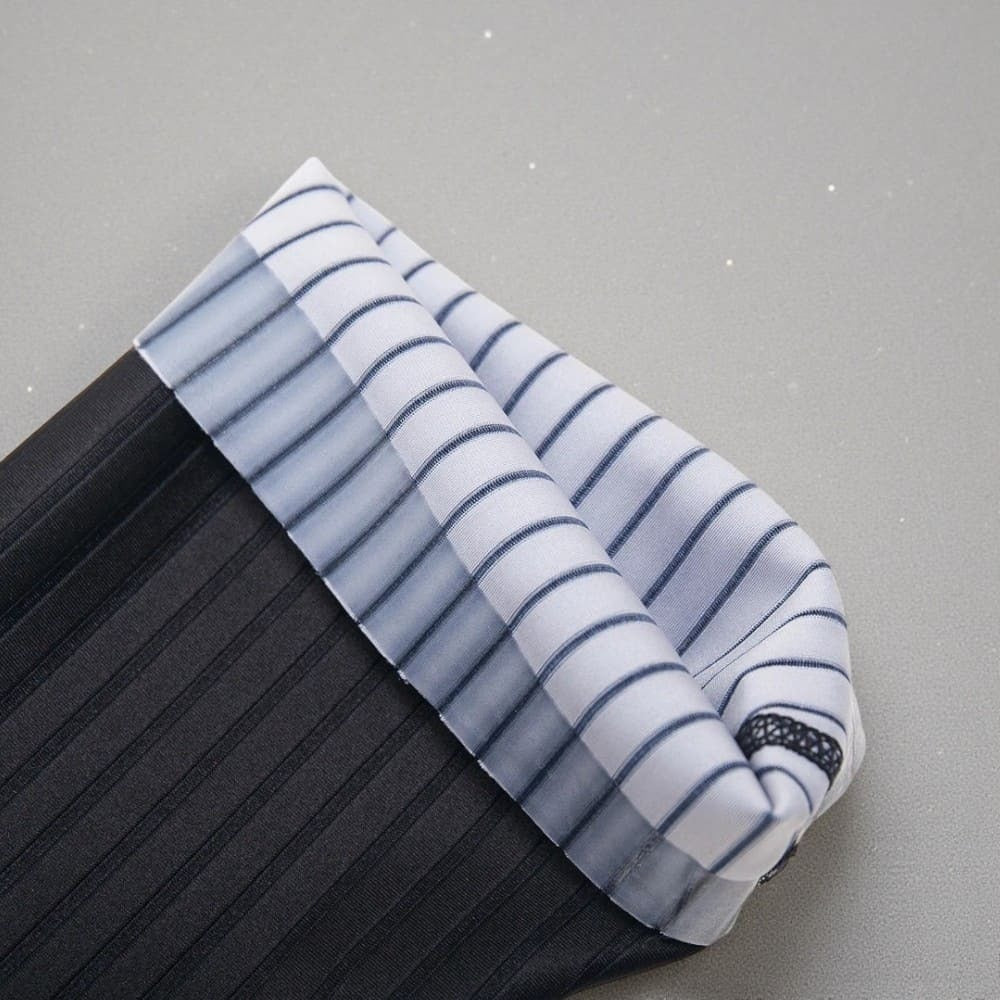 Détail du haut des chaussettes cyclisme bleues Les AéroRide, conception anti-friction.