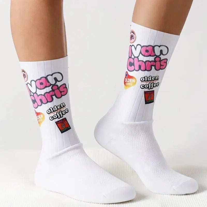 Chaussettes cyclisme blanches avec design graphique moderne, maintien et confort longue durée.