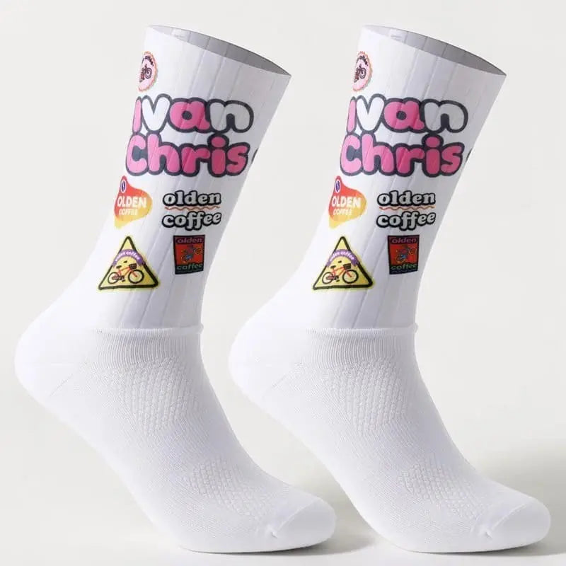 Chaussettes cyclisme imprimé streetwear coloré, confort respirant pour sorties à vélo.
