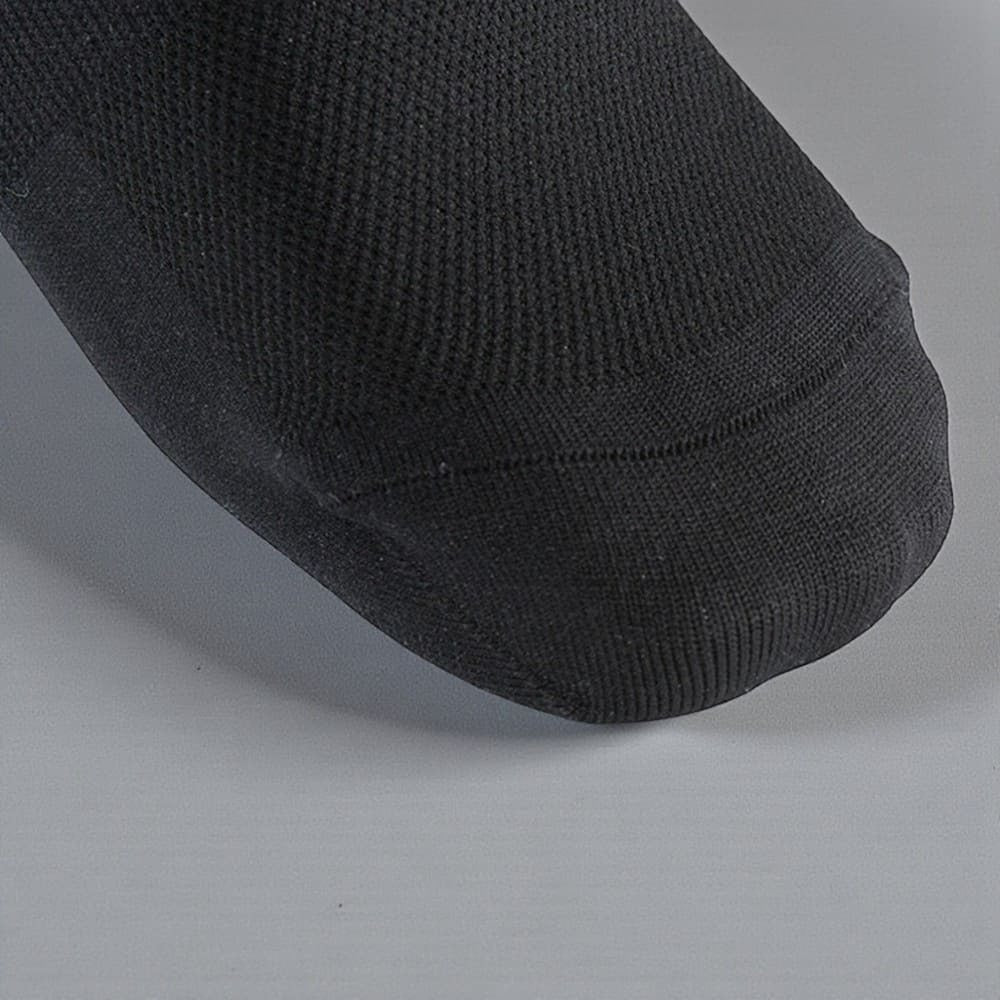 Détail pointe pied des chaussettes cyclisme Les AéroRide, mesh respirant haute performance.