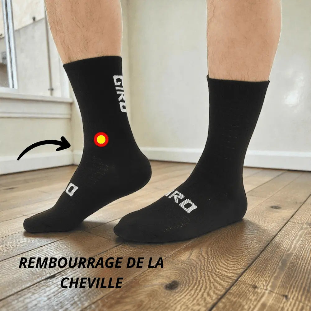 Chaussettes cyclisme portées maintien cheville confort et ajustement parfait.