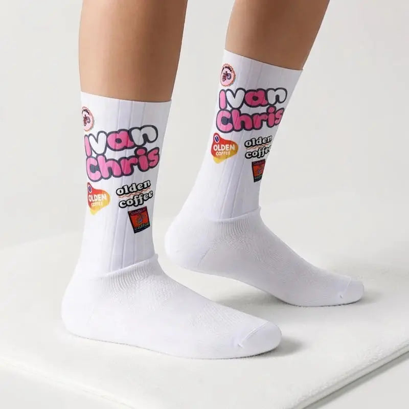 Chaussettes cyclisme style urbain avec imprimé Ivan Chris, légères et respirantes pour vélo.