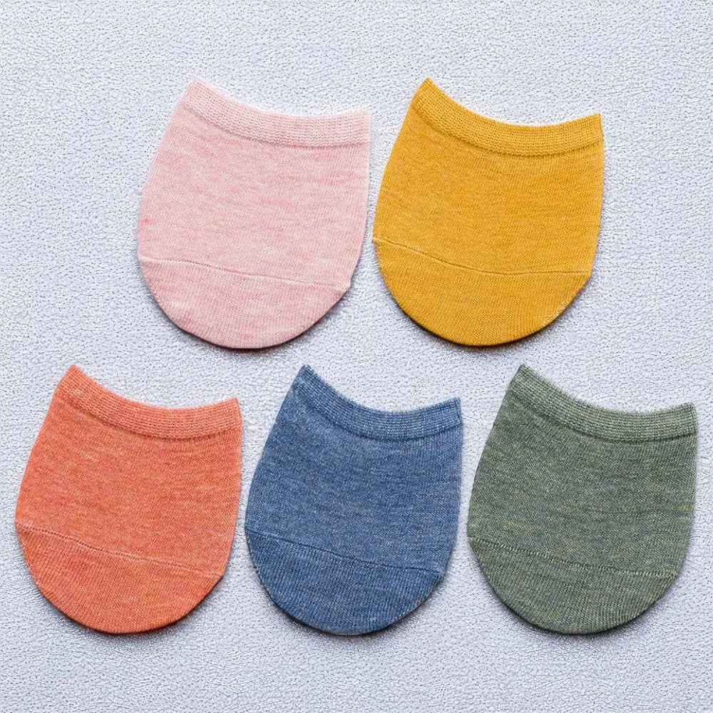 Lot de chaussettes invisibles demi-pied pour femme, couleurs vert, orange, rose, bleu et jaune sur fond gris clair.