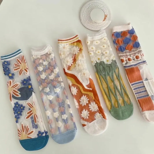 Lot de chaussettes dentelle femme avec motifs fleuris et design tendance.
