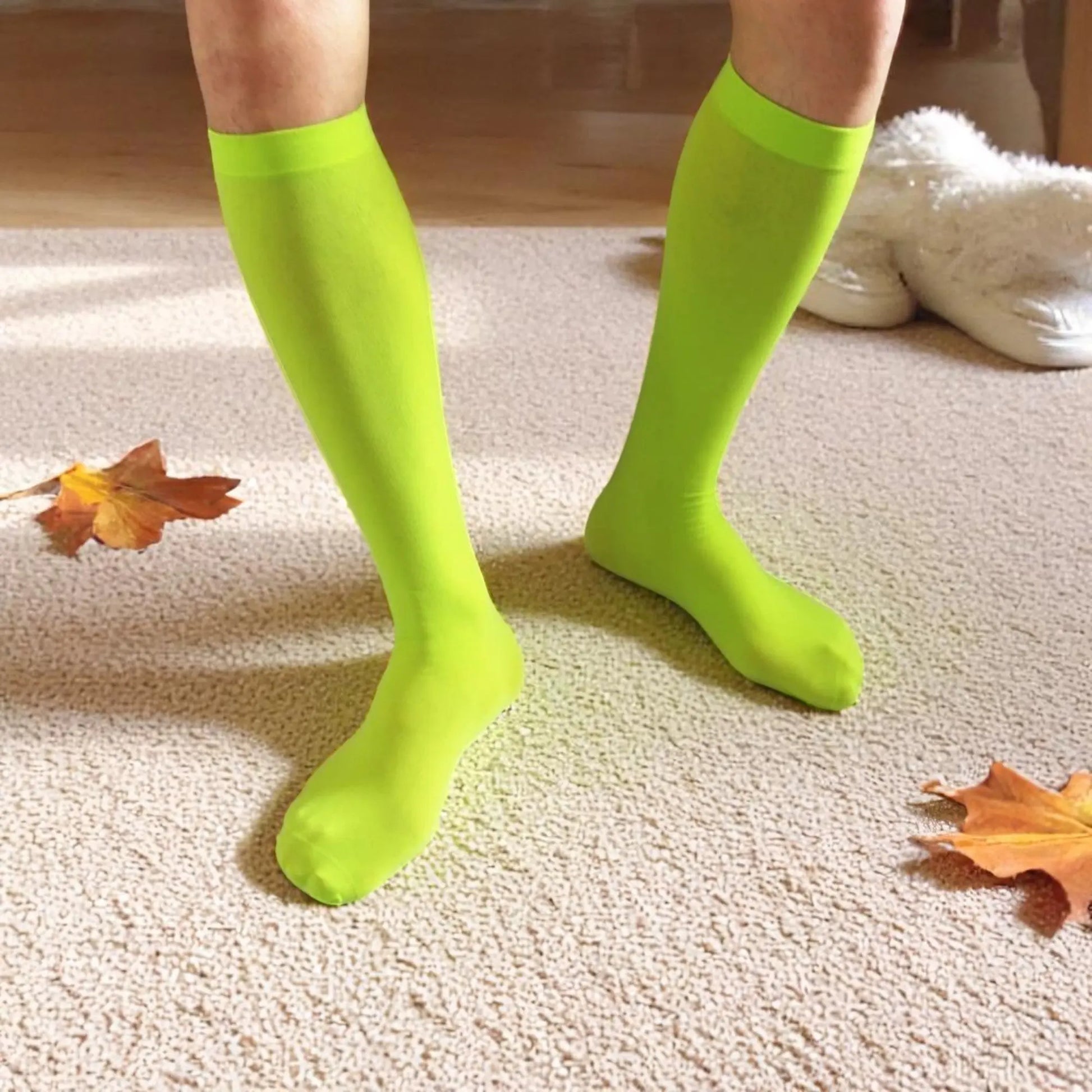 Chaussettes vert fluo montantes pour homme confortables.